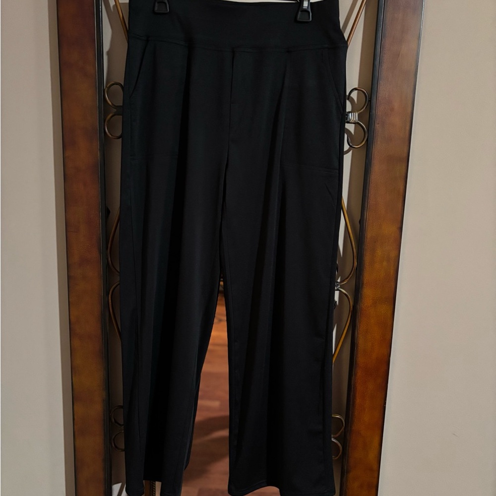 Women’s Black Wide-Leg Leggings